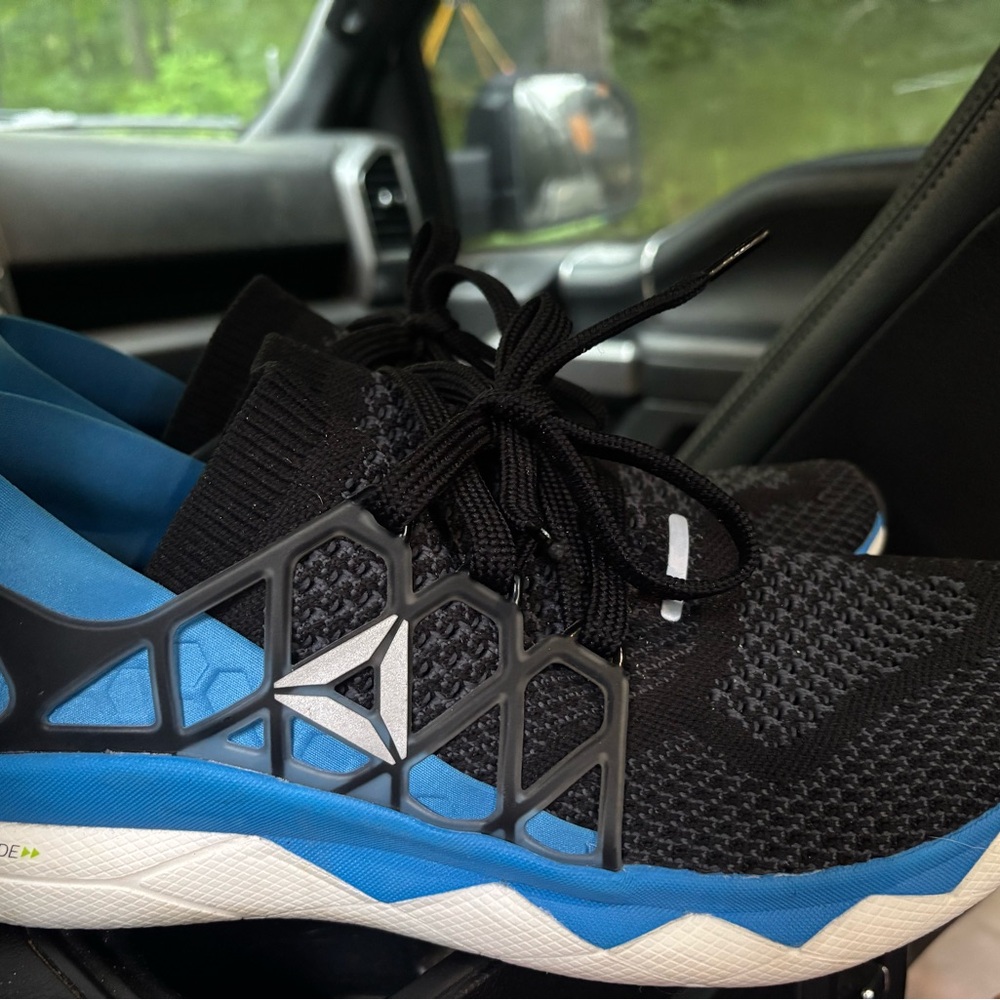 (Brand new) never worn Reebok running sneakers no box or tags